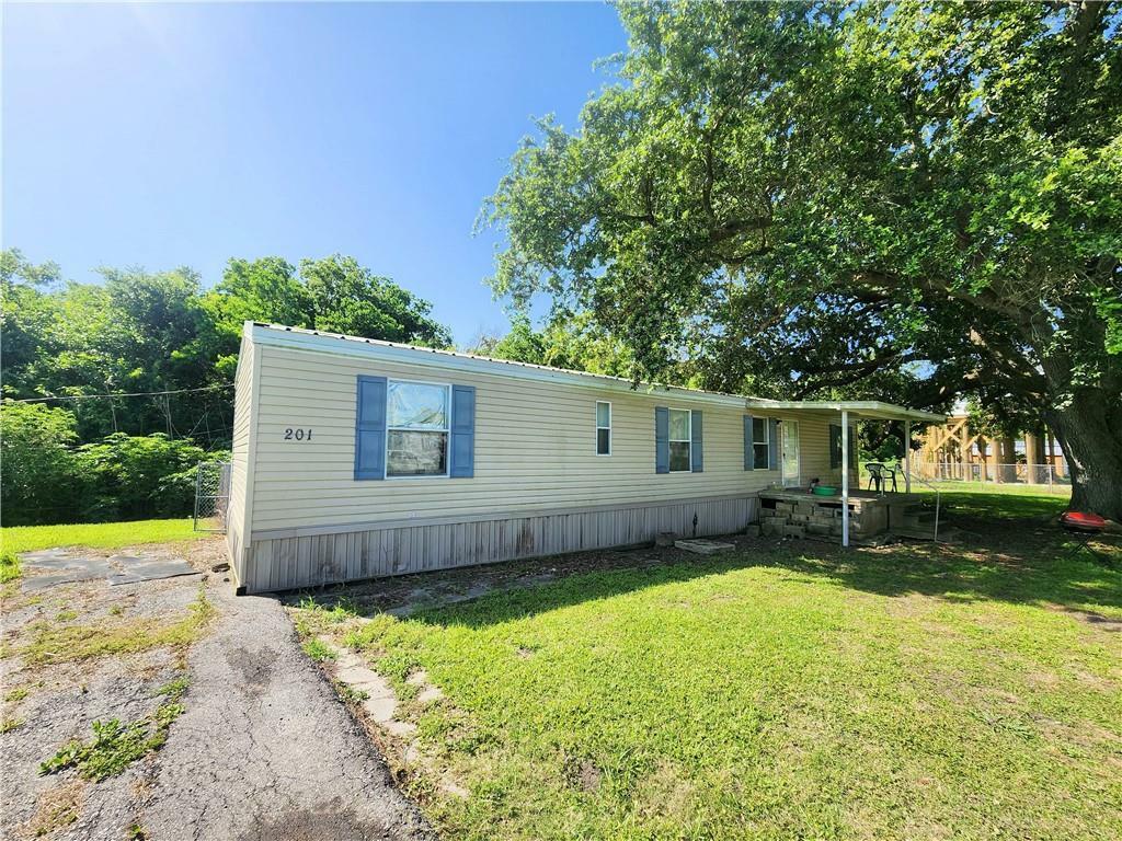 Property Photo: 201 Caroline Avenue LA 70083