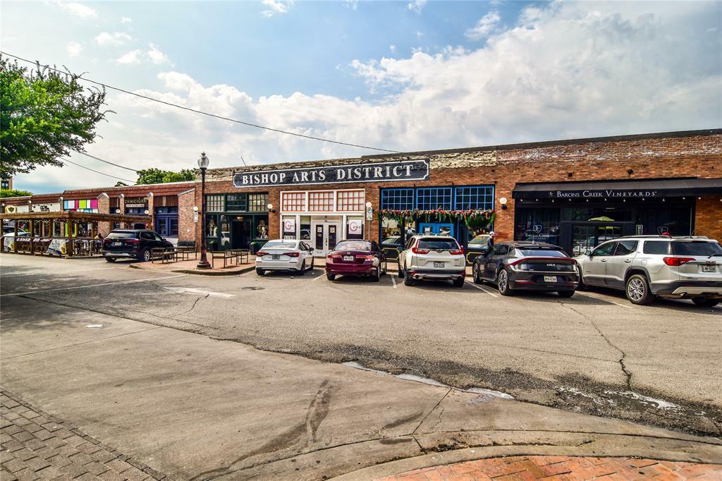 Property Photo: 427 W 10th Street 803 TX 75208