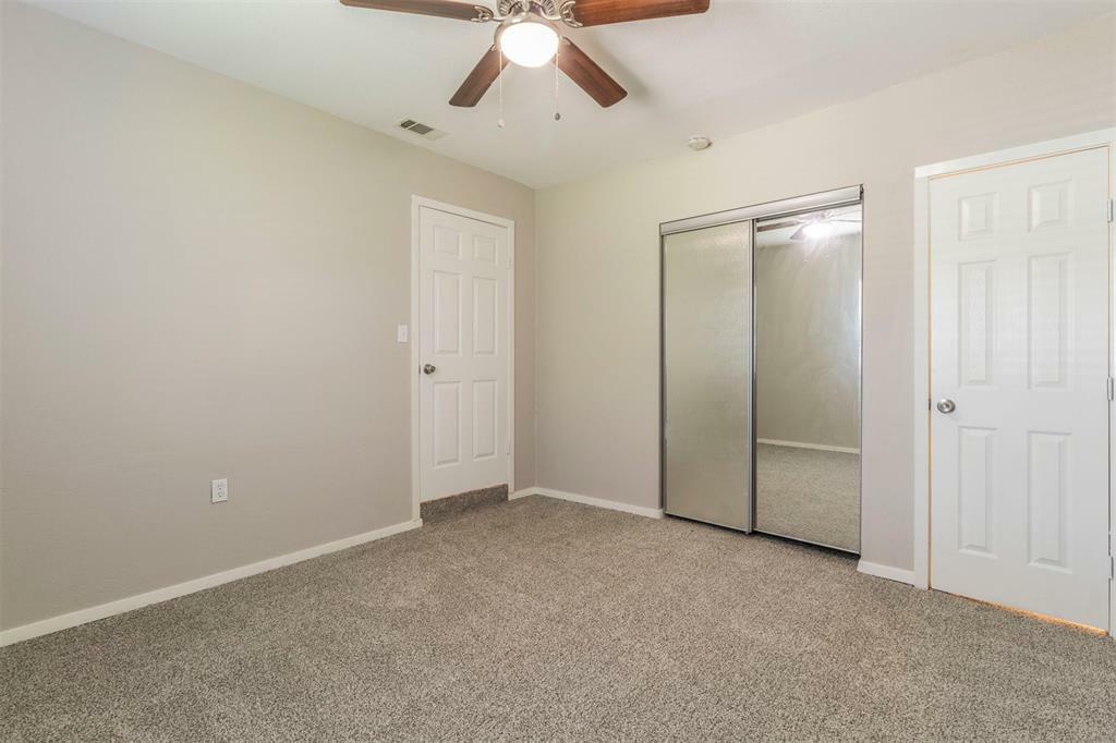 Property Photo: 1610 Florence Street TX 76010