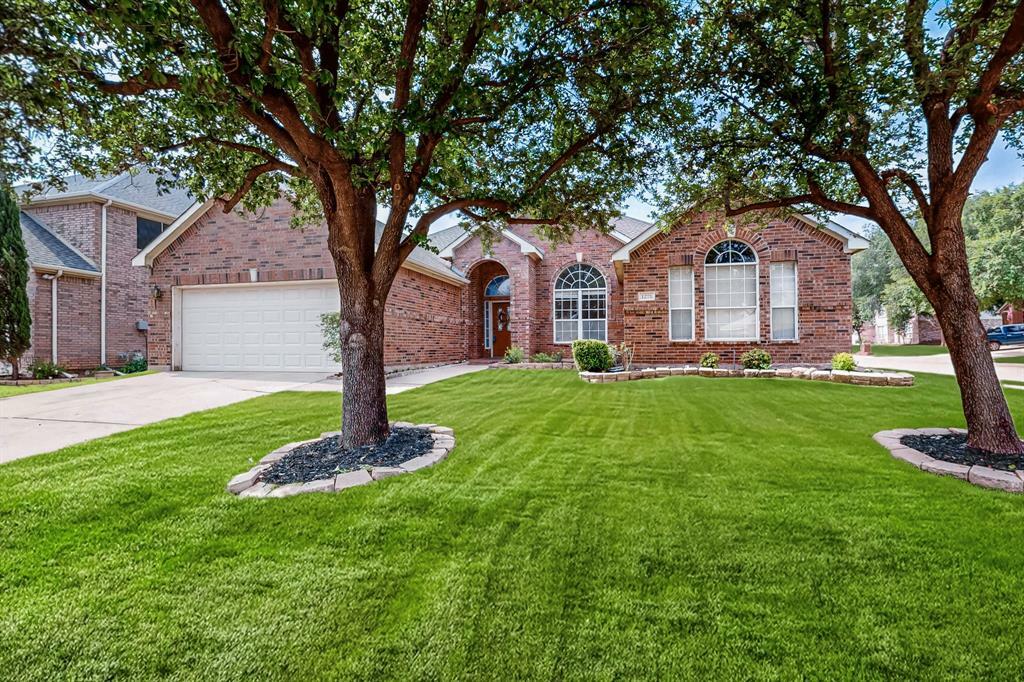 Property Photo:  1221 Old Oak Trail  TX 75028 