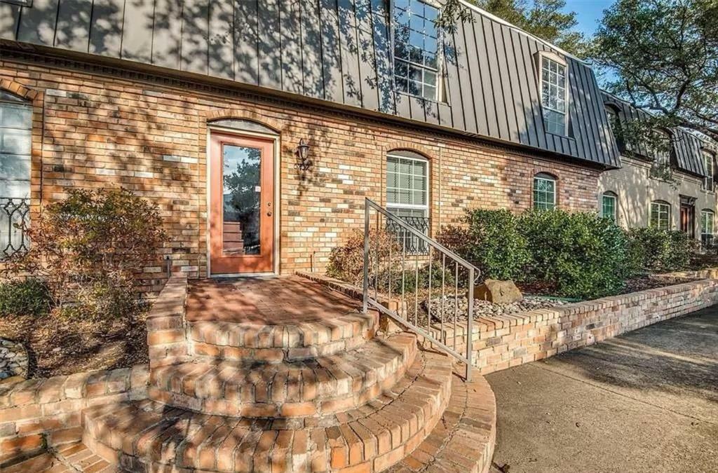 Property Photo: 5232 Fleetwood Oaks Avenue 216 TX 75235