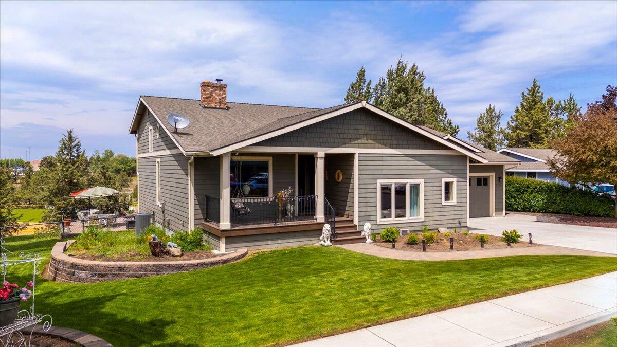 Property Photo: 1725 SW Parkway Drive OR 97756