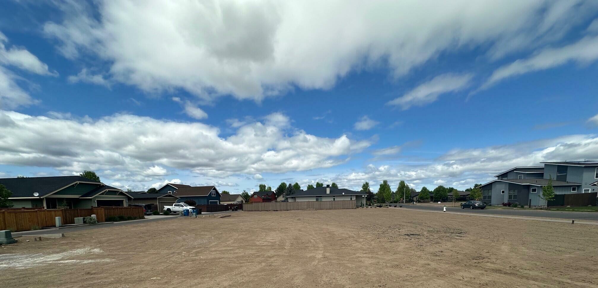 Property Photo: 1480 NE Perspective Drive OR 97754