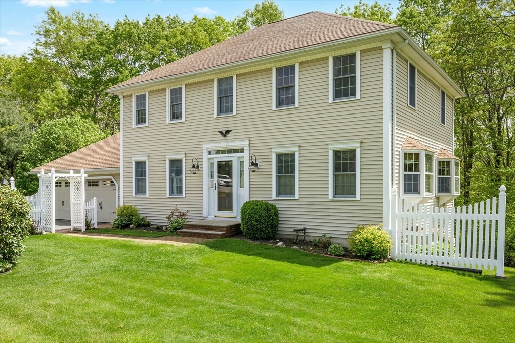 Property Photo: 19 Steppingstone Dr MA 01520