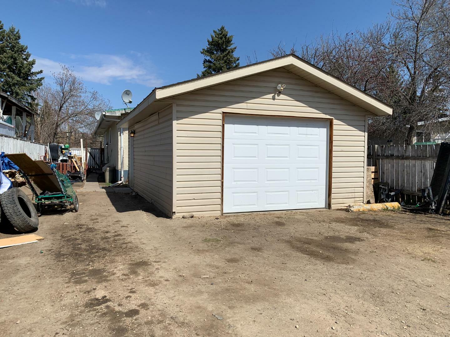 Property Photo: 6007 59 Street AB T4N 5L1