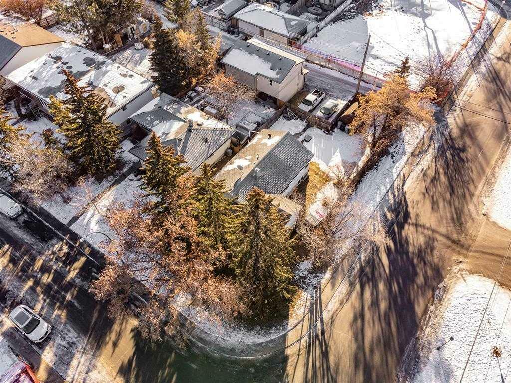 Property Photo: 2139 51 Avenue SW AB T3E 1J8