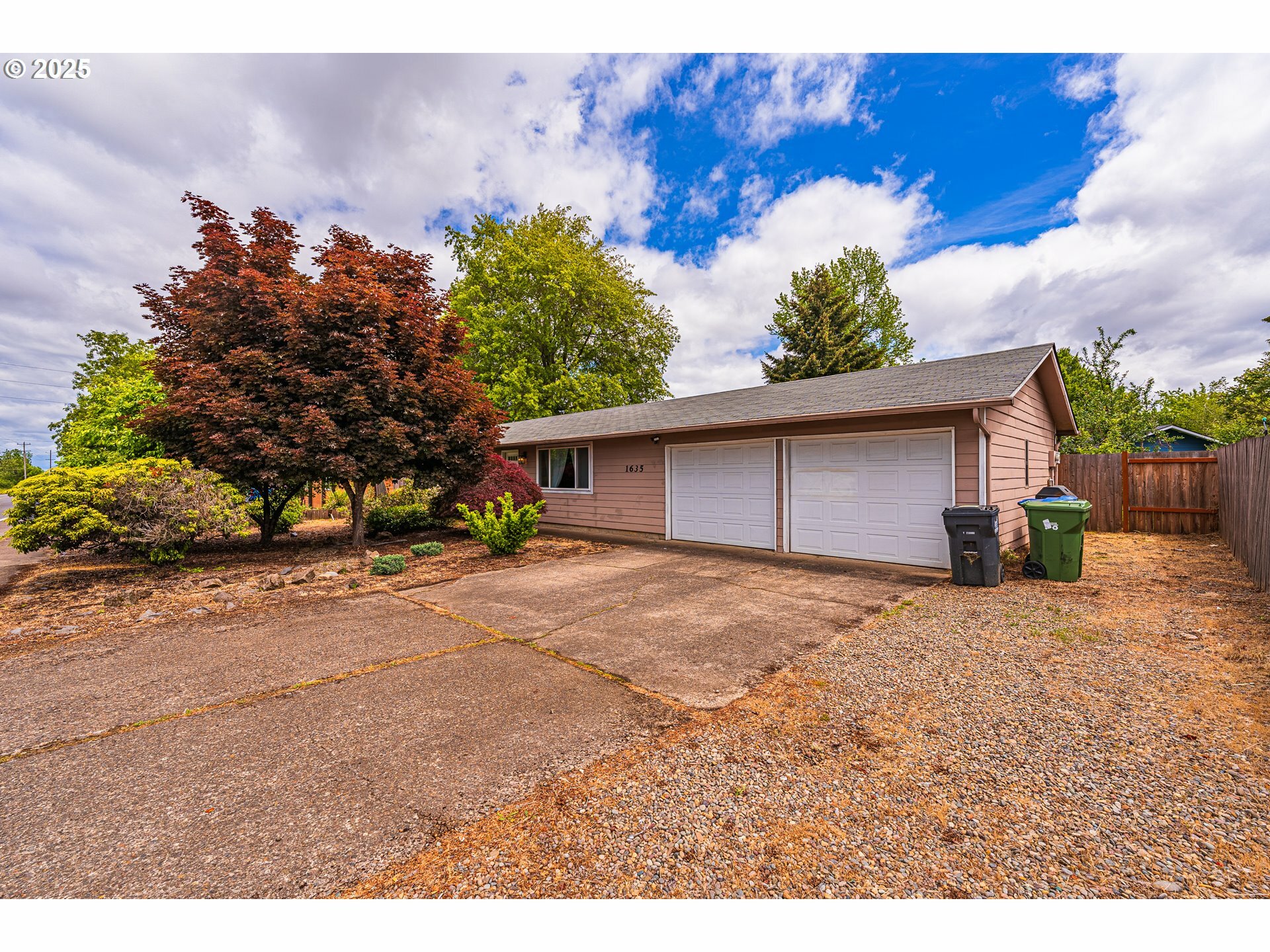 Property Photo: 1635 S Bertelsen Rd OR 97402
