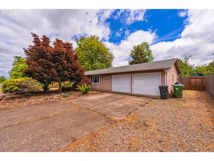 Property Photo:  1635 S Bertelsen Rd  OR 97402 
