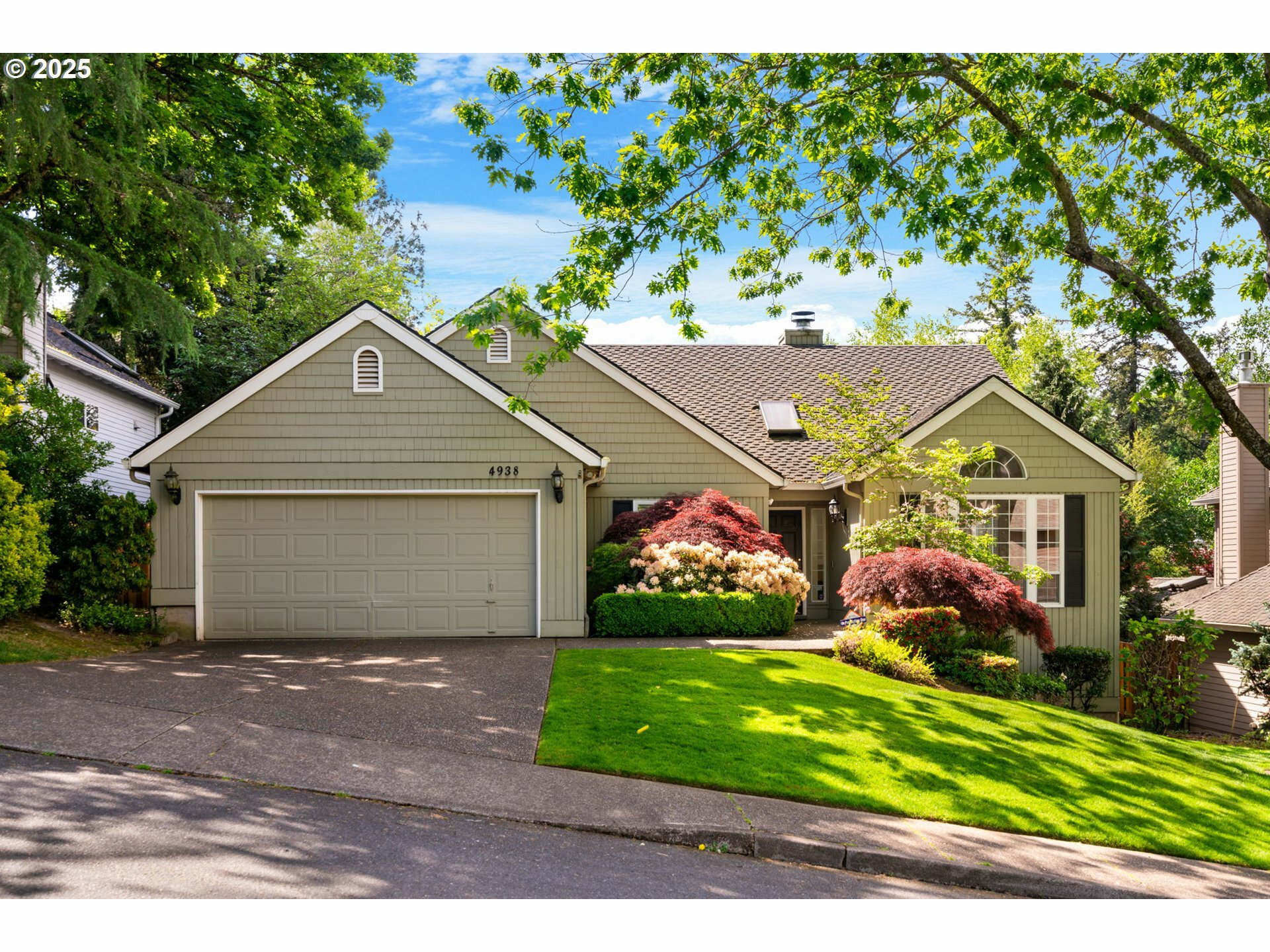4938 SW Orchard Ln  Portland OR 97219 photo
