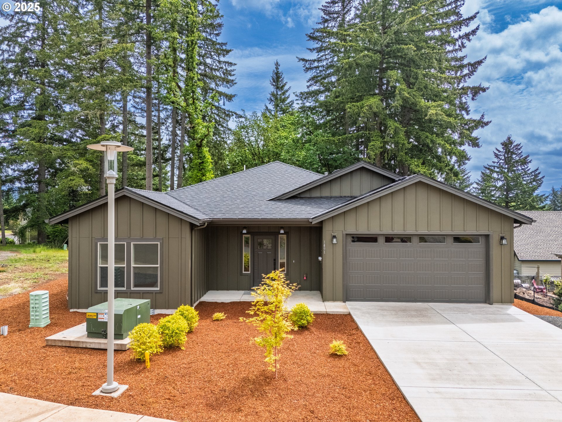 Property Photo: 1491 Strawberry Ridge Loop OR 97386