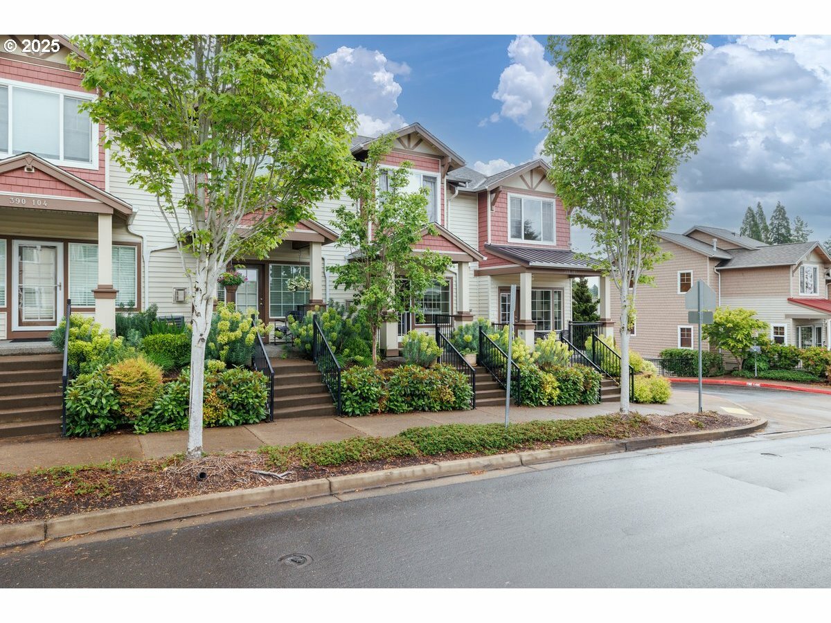 Property Photo: 390 NW 116th Ave 102 OR 97229