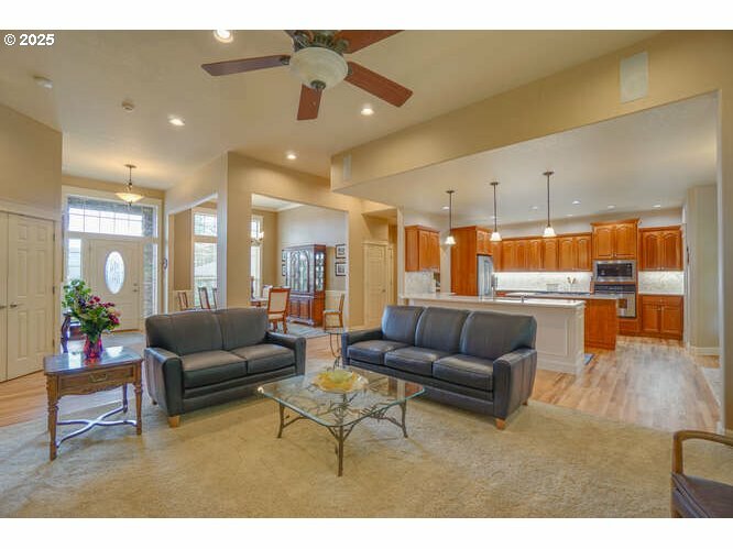 Property Photo: 171 N X St WA 98671