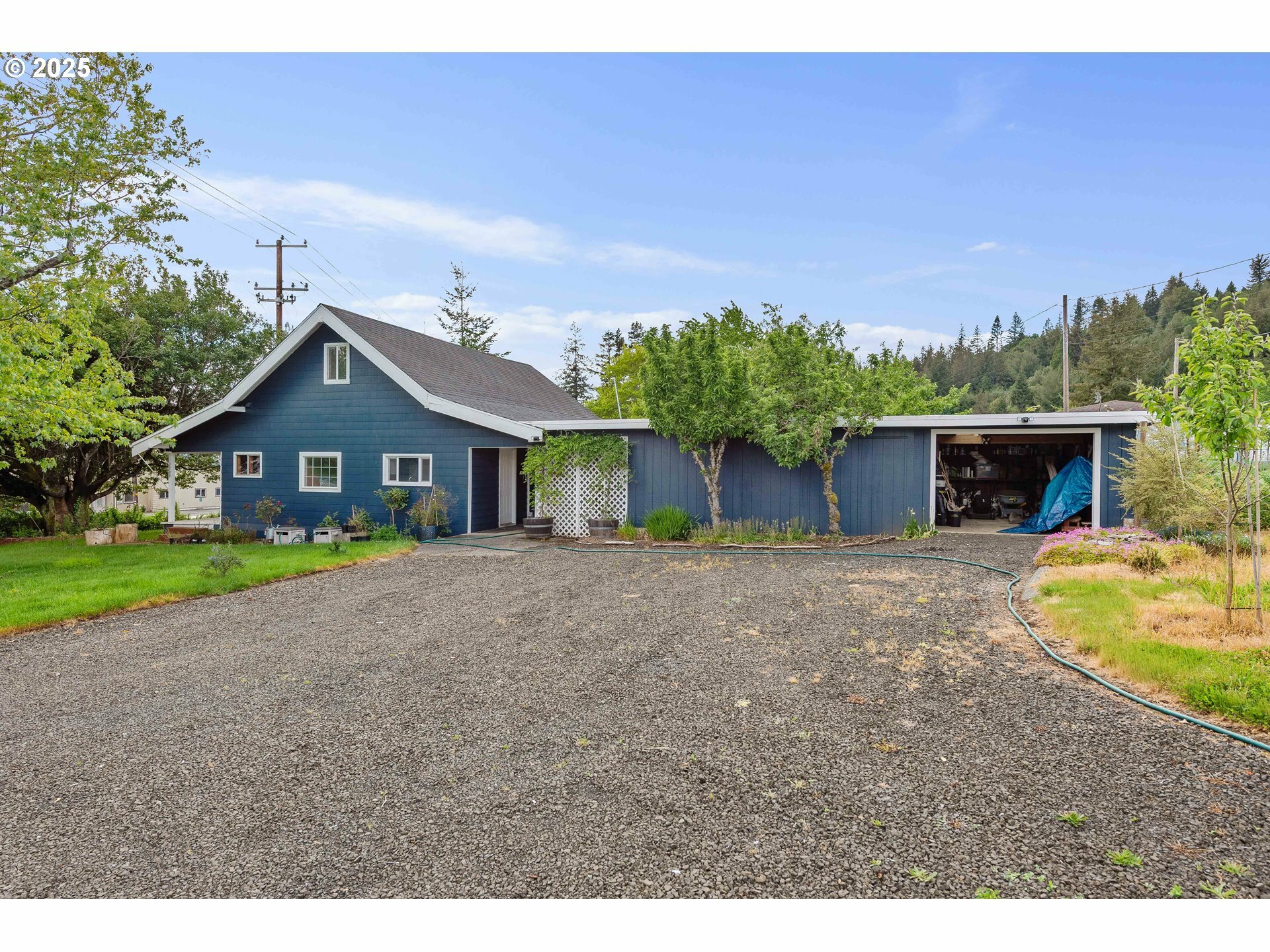 Property Photo: 1296 W Central Blvd OR 97423