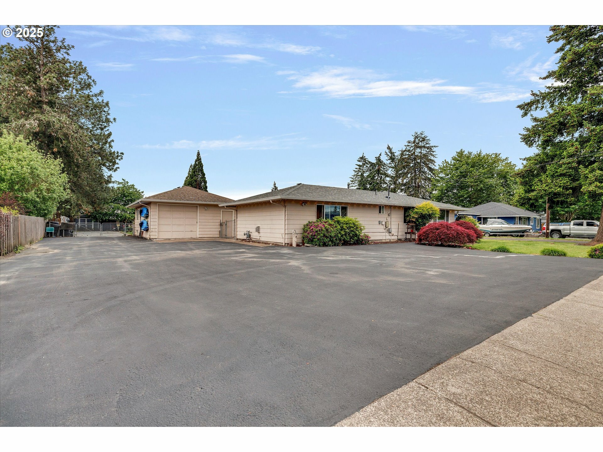 Property Photo: 802 Toliver Rd OR 97038