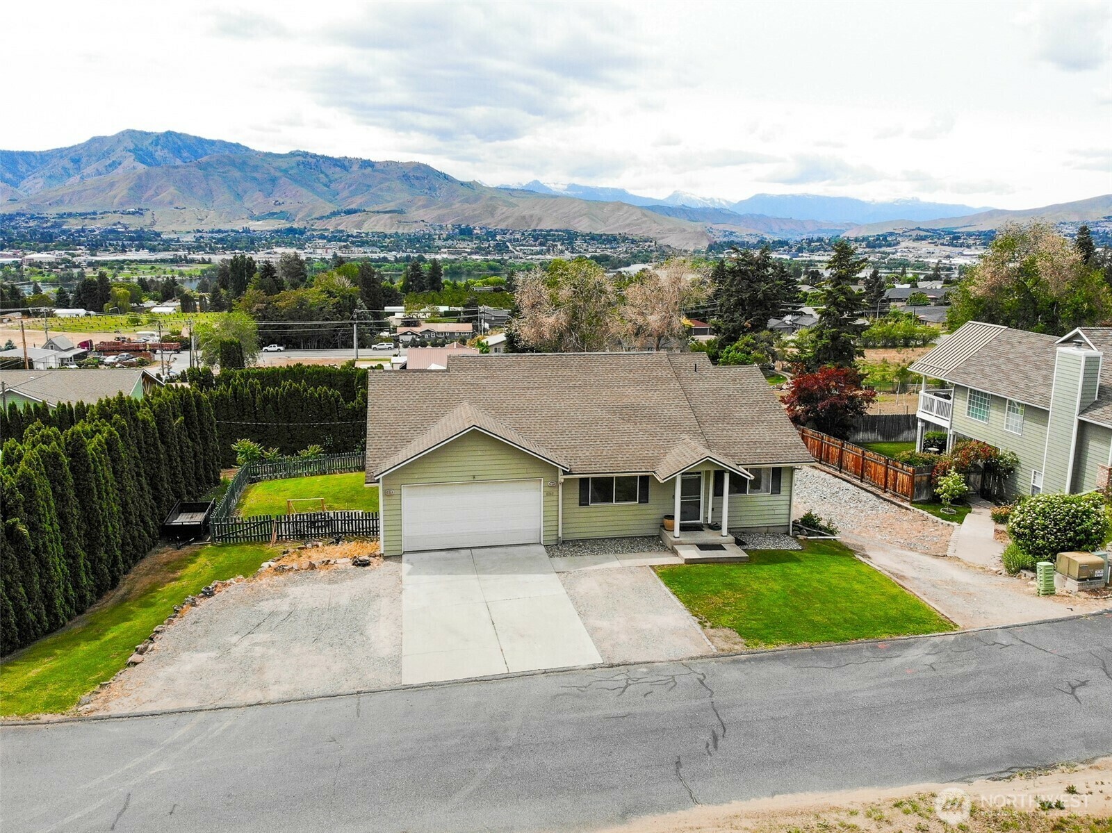 Property Photo: 2707 Angel Lane WA 98802