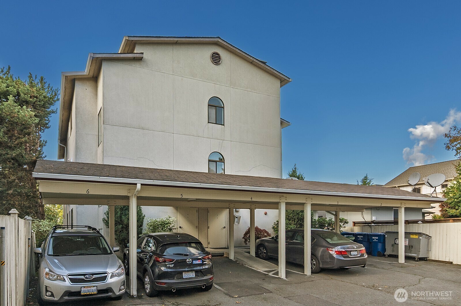 Property Photo: 1604 11th Avenue S 402 WA 98134