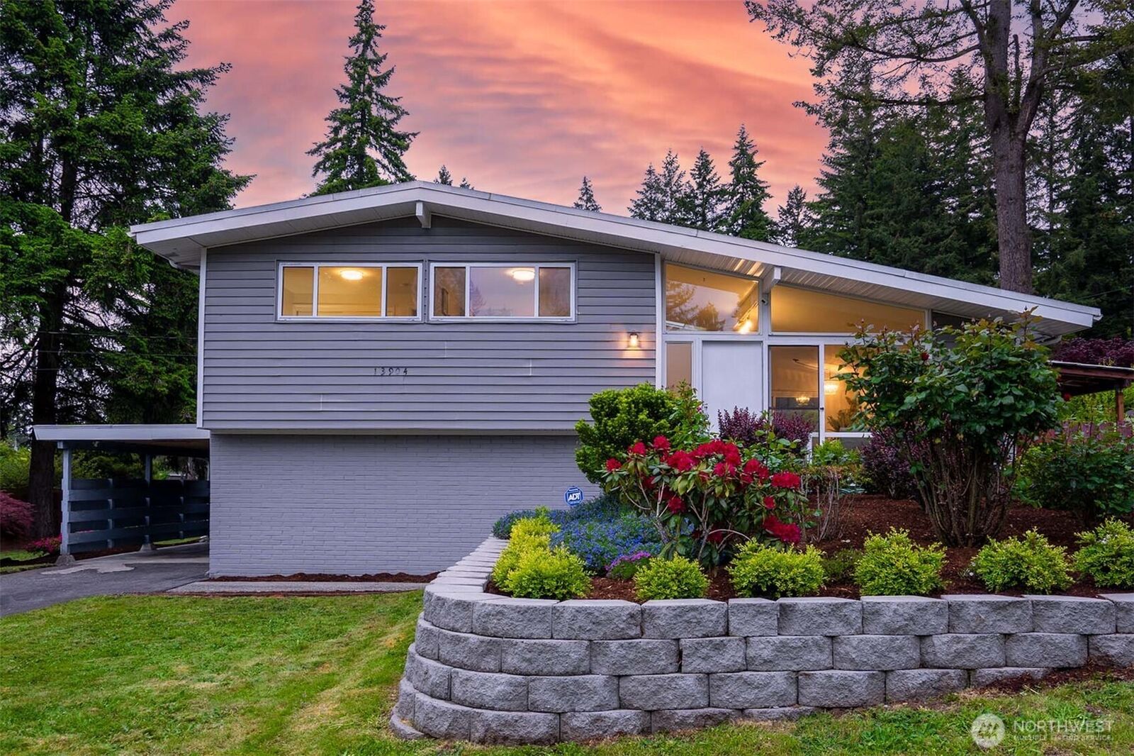 Property Photo:  13904 SE 38th Pl  WA 98006 
