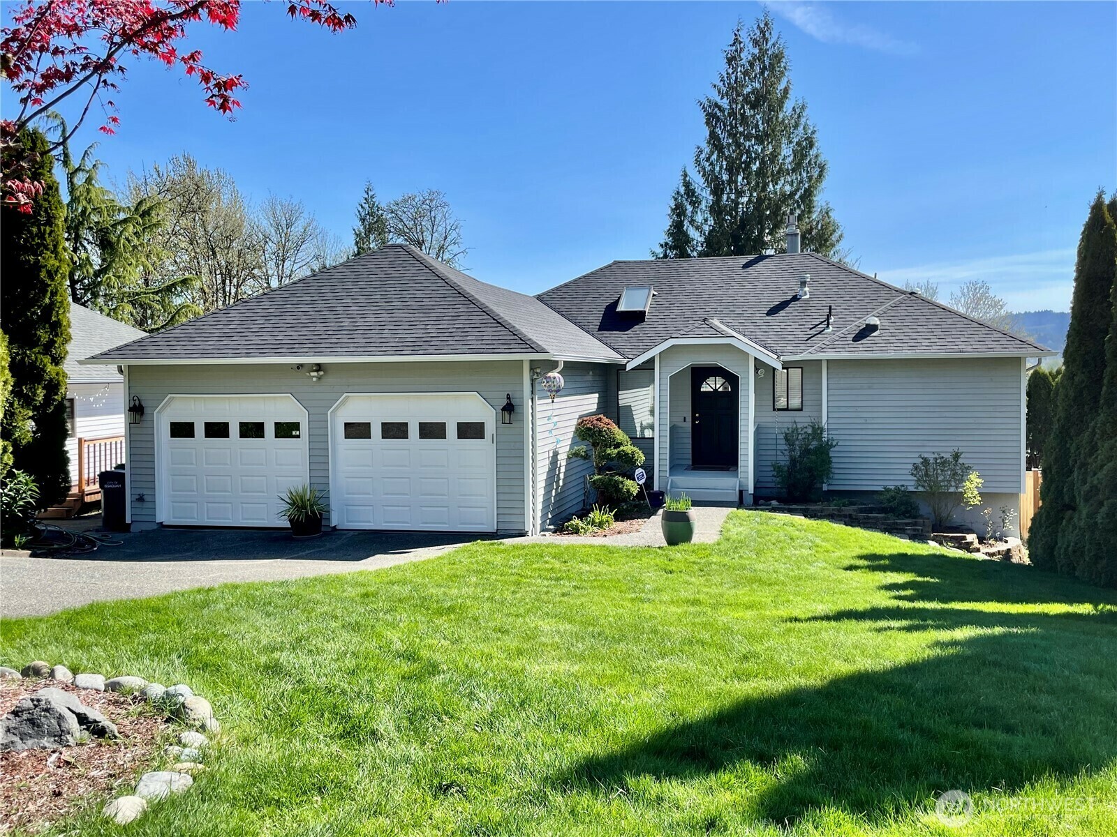 Property Photo: 1230 Oakwood Place NW WA 98027