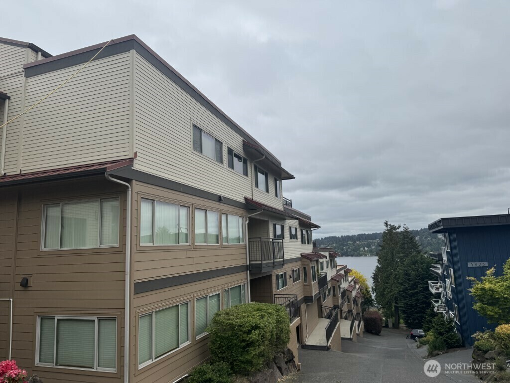 Property Photo: 3820 NE 155th Place A403 WA 98155