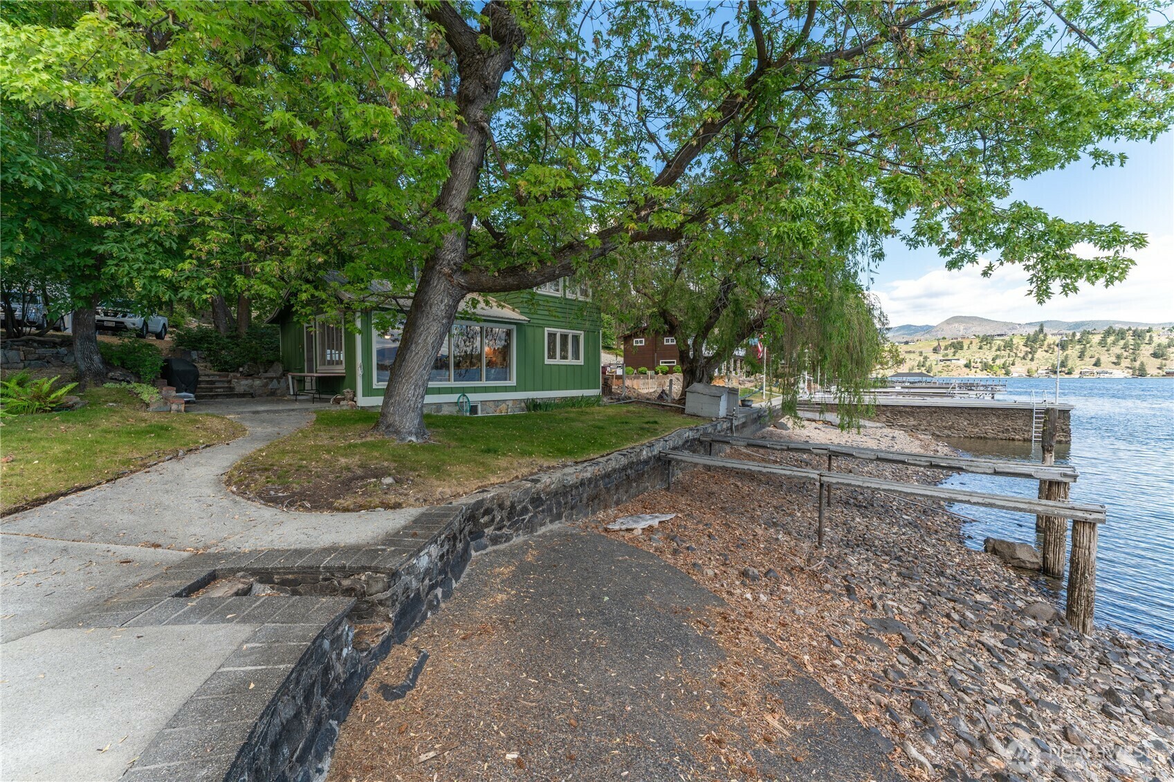 Property Photo: 11194 S Lakeshore Road WA 98816