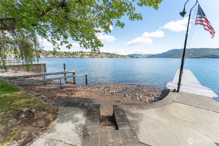 11194 S Lakeshore Road  Chelan WA 98816 photo
