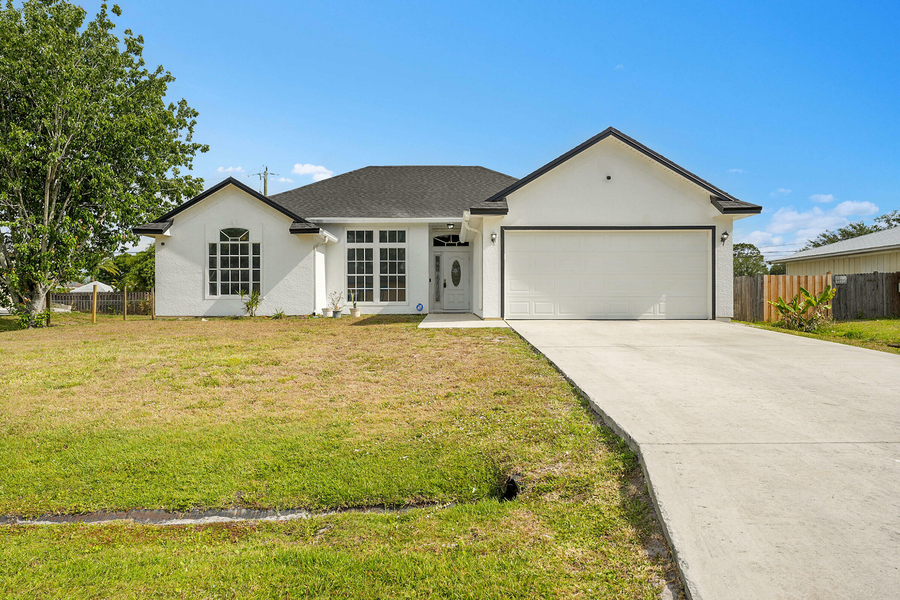 Property Photo: 333 SW Dwight Avenue FL 34983