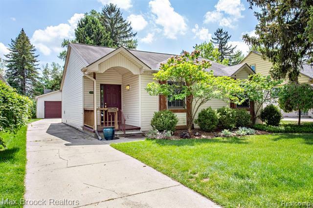 10795 Kingston Avenue  Huntington Woods MI 48070 photo
