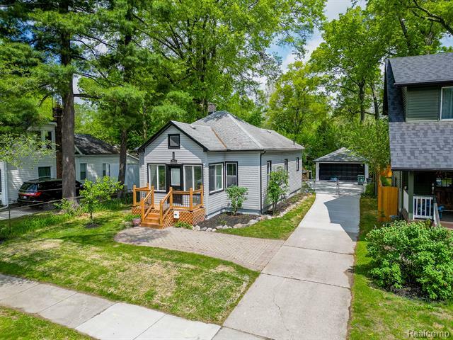 Property Photo: 350 W Hazelhurst Street MI 48220