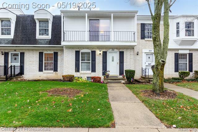Property Photo: 121 Stratford Lane 92 MI 48309