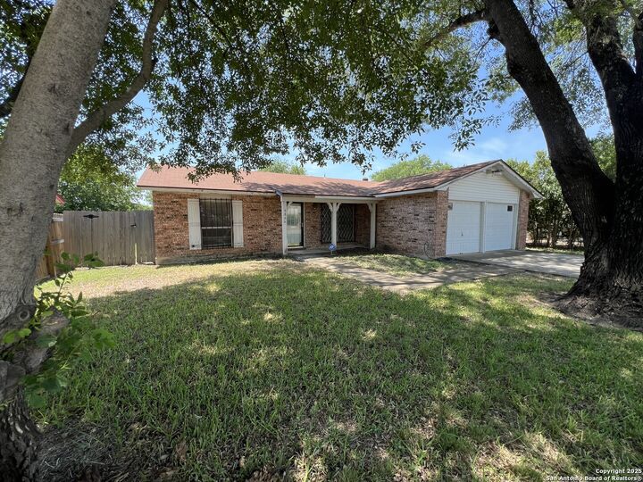 Property Photo: 5806 Tree View TX 78220
