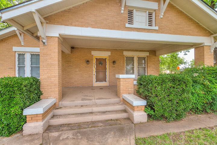 Property Photo:  623 S Washington Street  TX 76933 