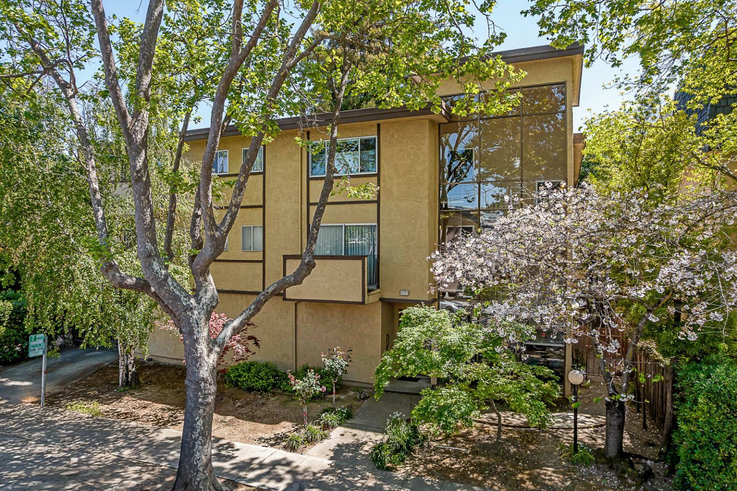 Property Photo: 1121 Douglas Avenue 201 CA 94010