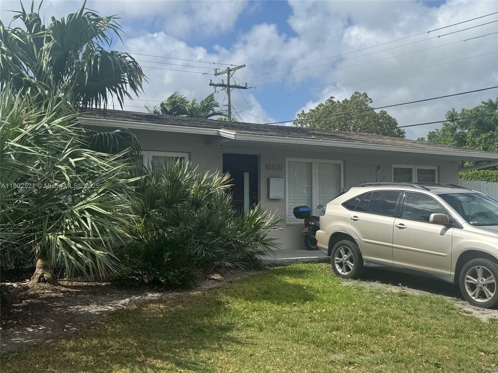 Property Photo: 10330 SW 51st St FL 33165