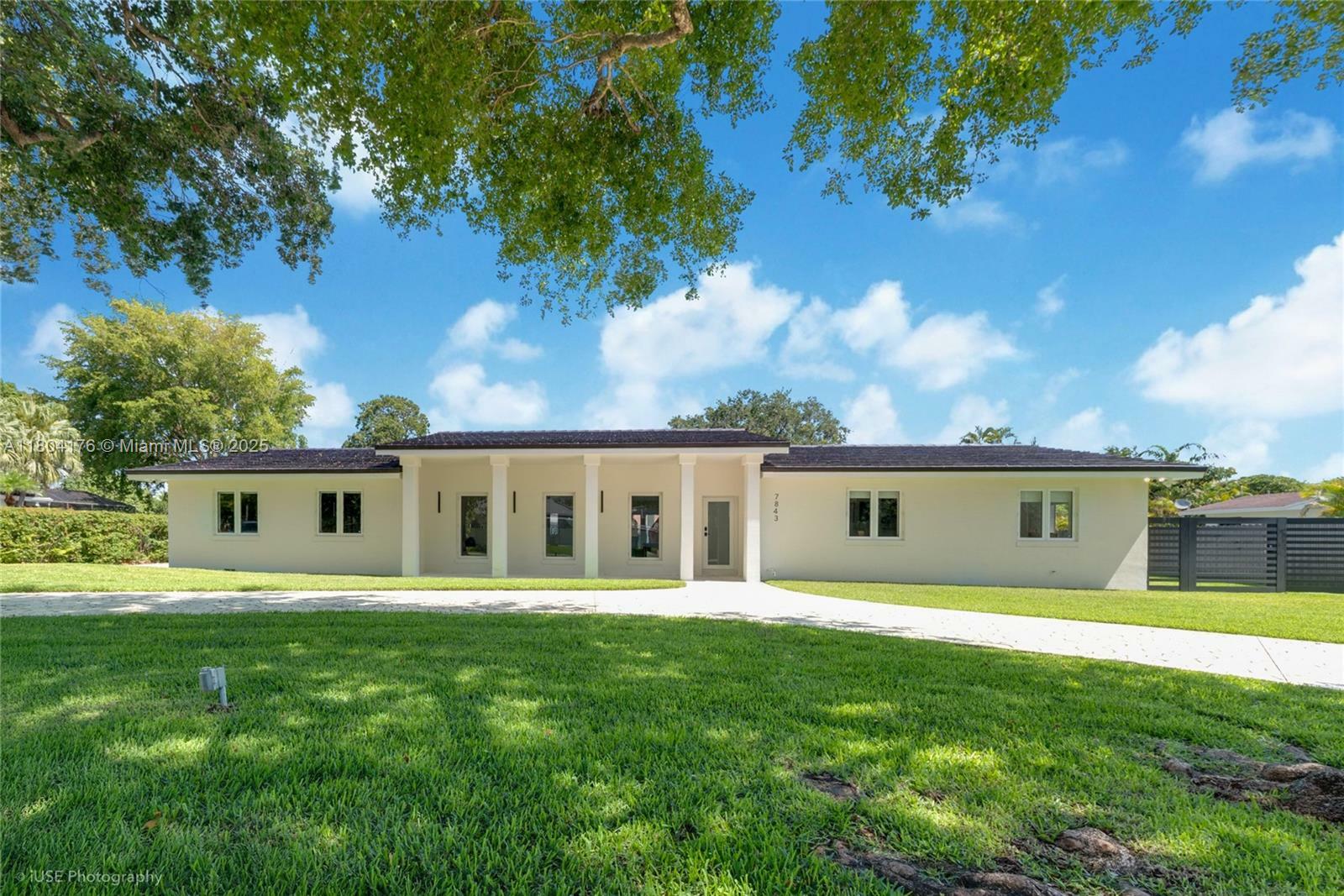 7843 SW 166th St  Palmetto Bay FL 33157 photo