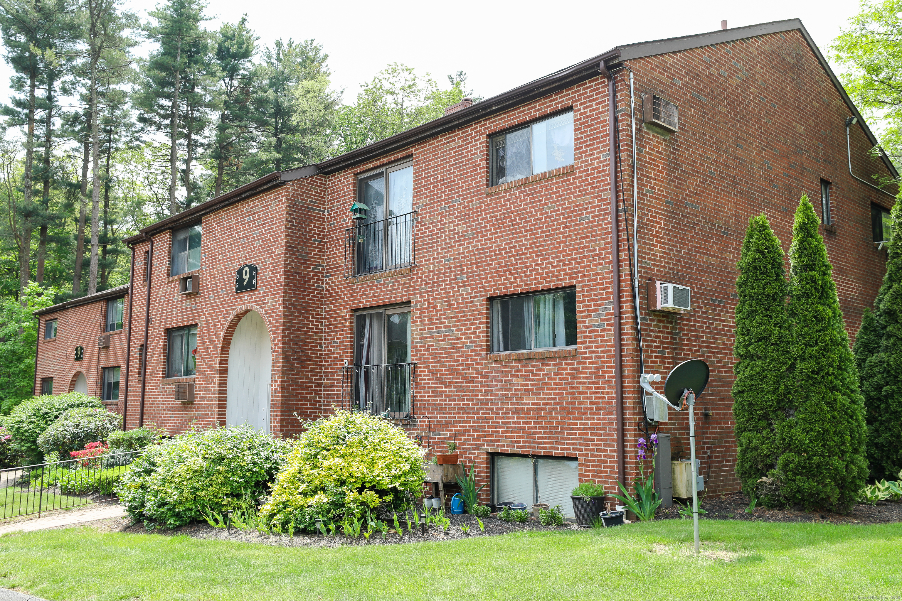 Property Photo: 500 Darling Street 9F CT 06489
