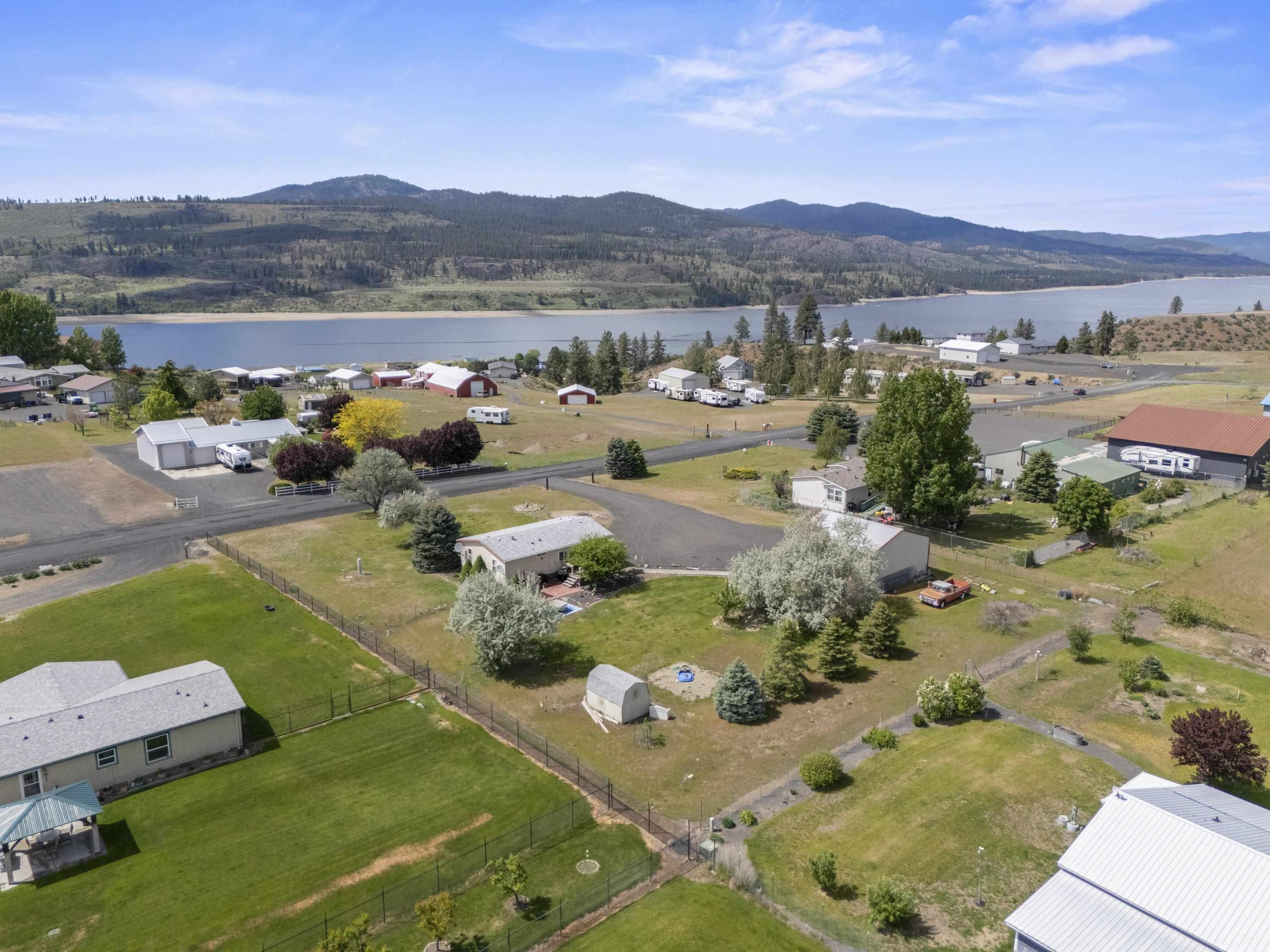 Property Photo: 42010 Quail Run N Rd WA 99122