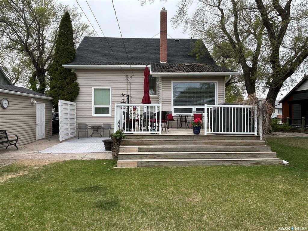 Property Photo: 922 9th Street SK S0K 2A0