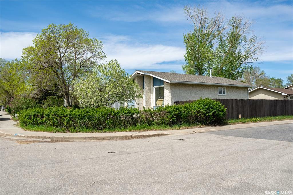Photo de la propriété: 198 Thomson Avenue SK S4N 5L3