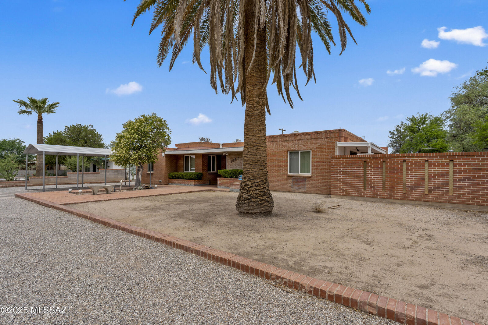 Property Photo:  1047 E Hedrick Drive  AZ 85719 