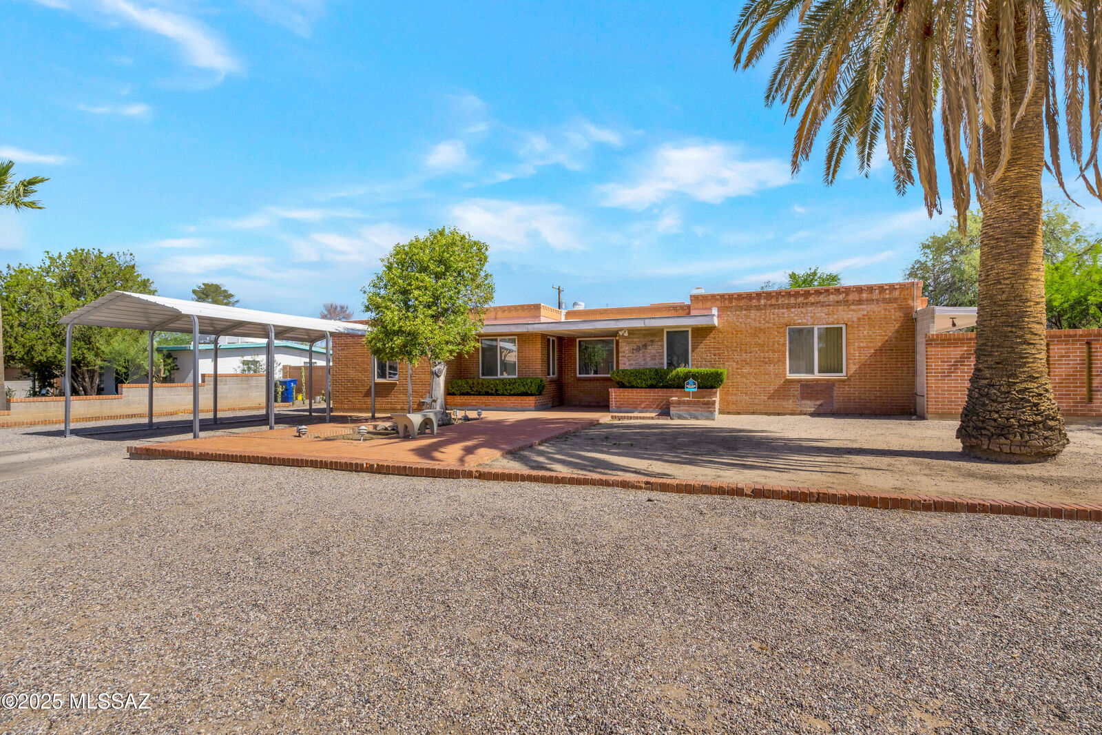 Property Photo:  1047 E Hedrick Drive  AZ 85719 