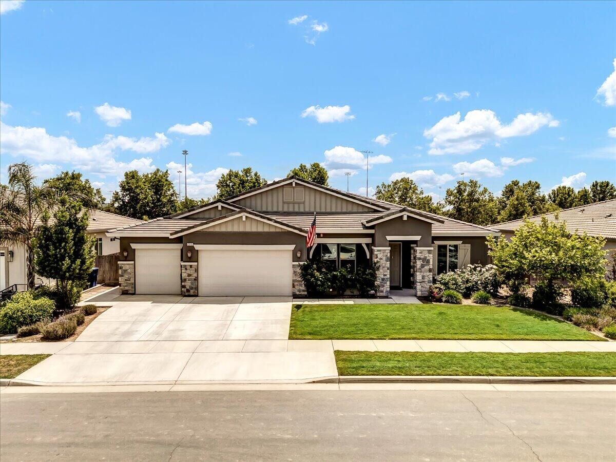 Property Photo:  2315 W Malone Street  CA 93230 