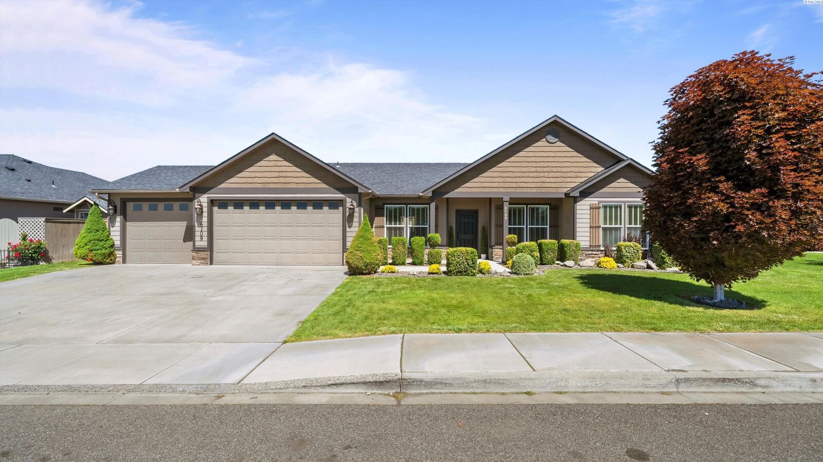 Property Photo:  4709 Tamarisk Drive  WA 99301 