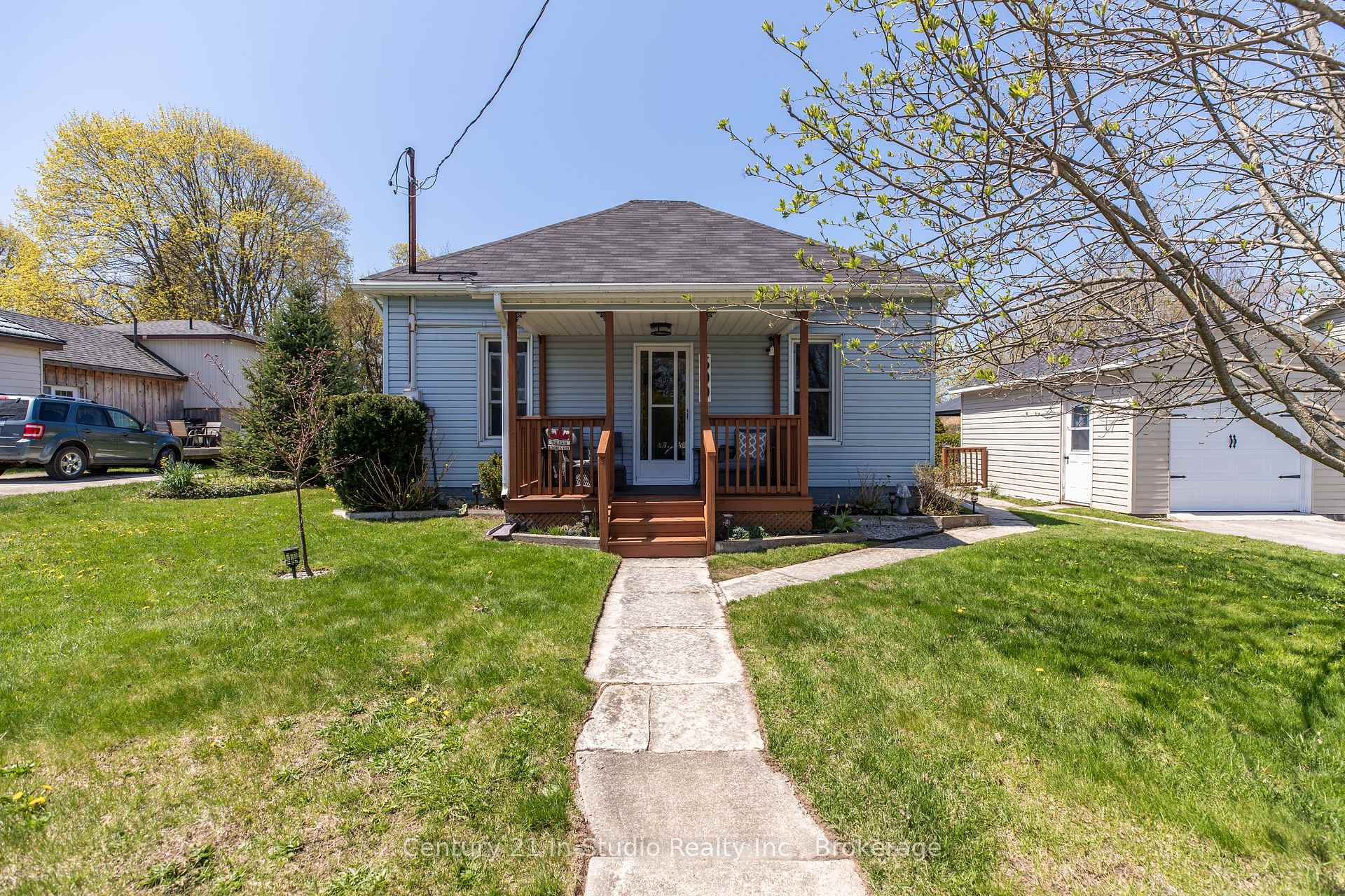 Property Photo: 500 Isaac Street ON N0H 2T0