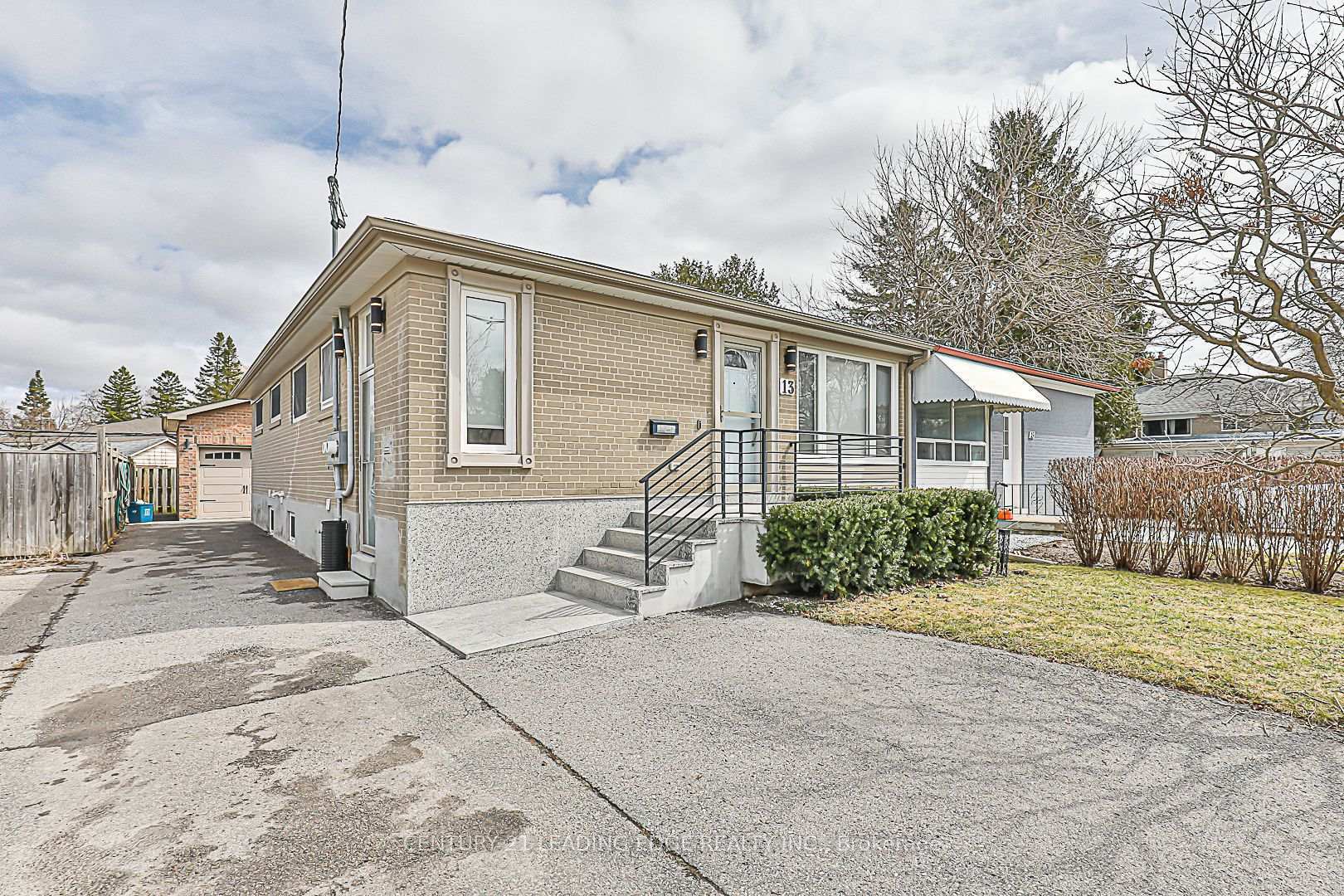 Photo de la propriété: 13 Richardson Drive ON L4G 1Y9