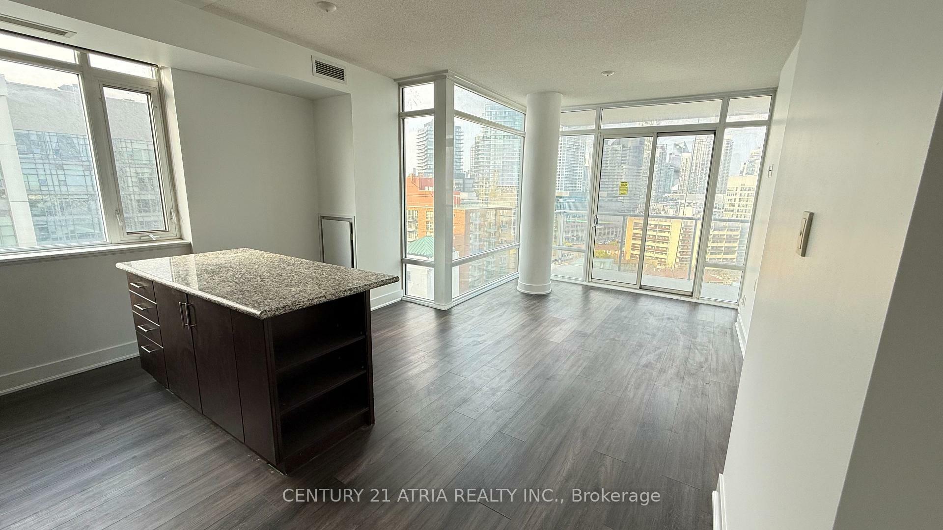 Photo de la propriété: 90 Stadium Road 1407 ON M5V 3W5