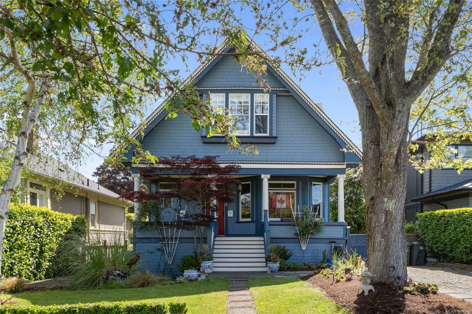 615 Harbinger Ave  Victoria BC V8V 4H9 photo