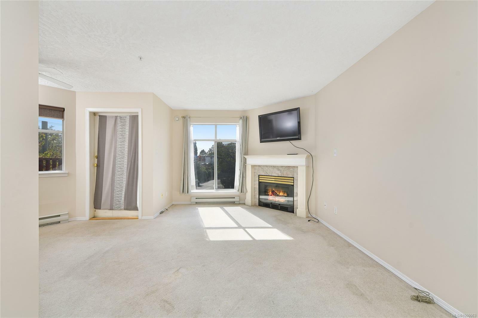 Property Photo:  2511 Quadra St 305  BC V8T 4E1 