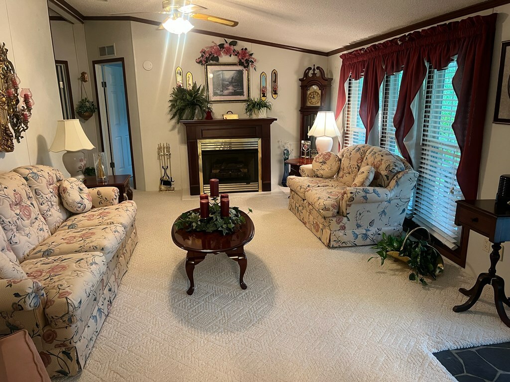 Property Photo: 1019 Summerlee Ave WV 25901
