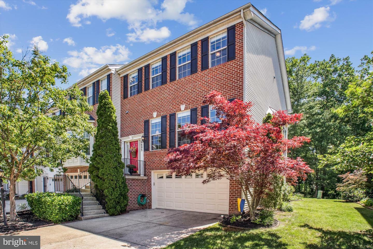 Property Photo: 6693 Ordsall Street VA 22315