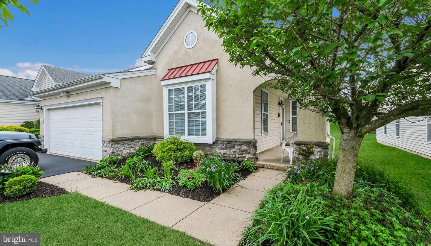 Property Photo:  926 Laurens Lane  PA 18974